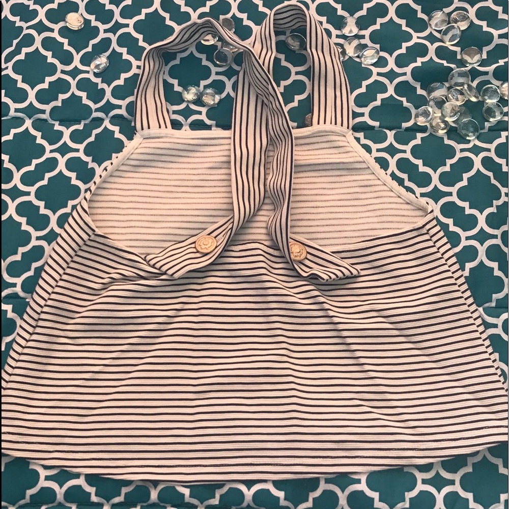 crop-top - Picture 2 of 2